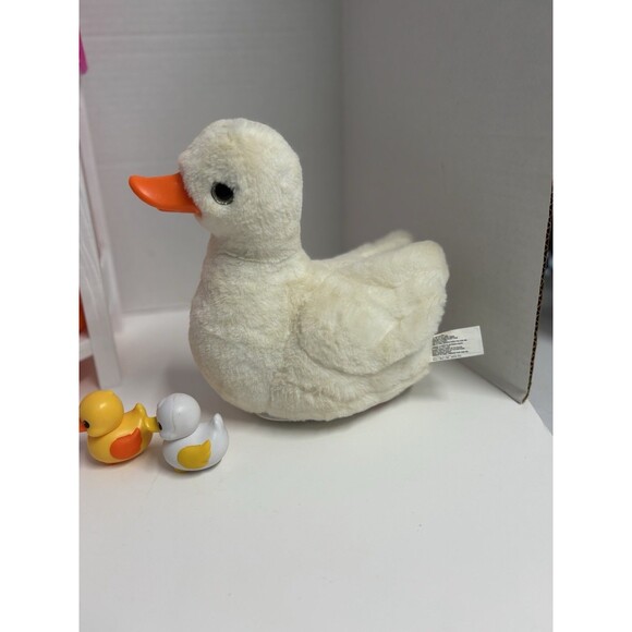 Pets Alive White Mama Duck by ZURU Quacks And Walks Waddles Cute Works 2 Babies - Picture 6 of 9